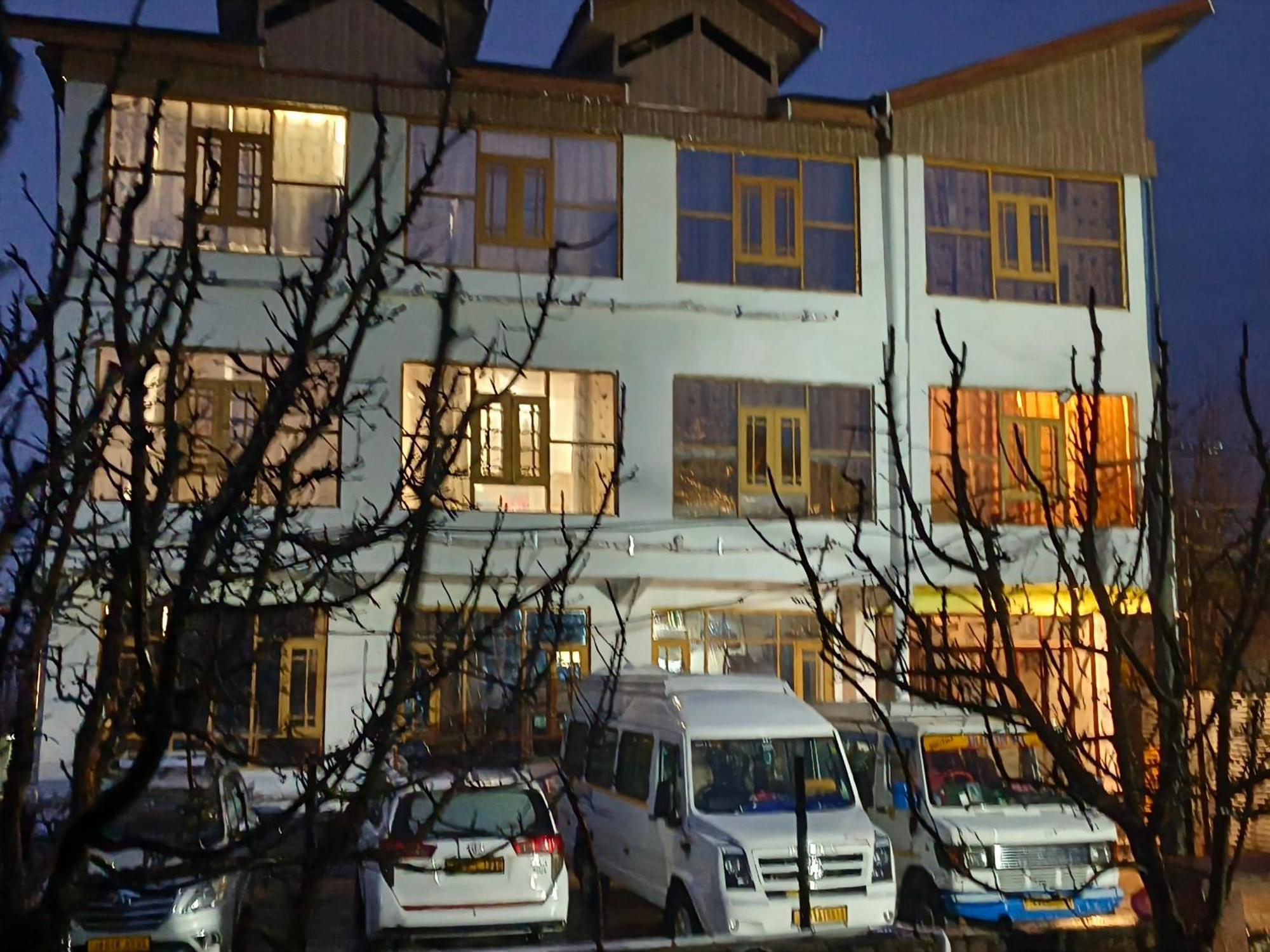 Hotel Gulmarg Residency, Kunzer Гульмарг Екстер'єр фото