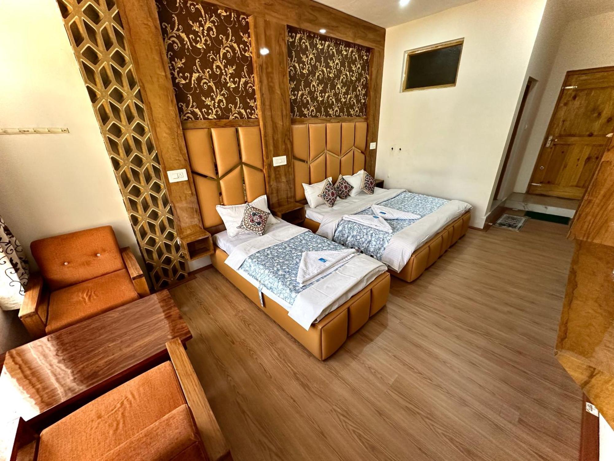 Hotel Gulmarg Residency, Kunzer Гульмарг Екстер'єр фото