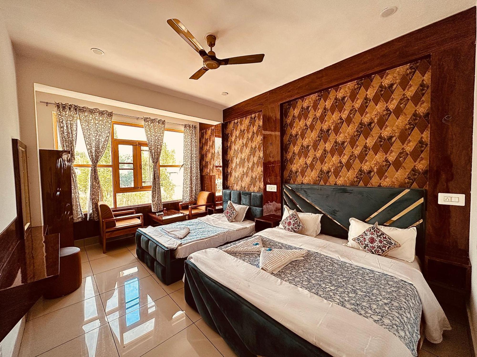 Hotel Gulmarg Residency, Kunzer Гульмарг Екстер'єр фото