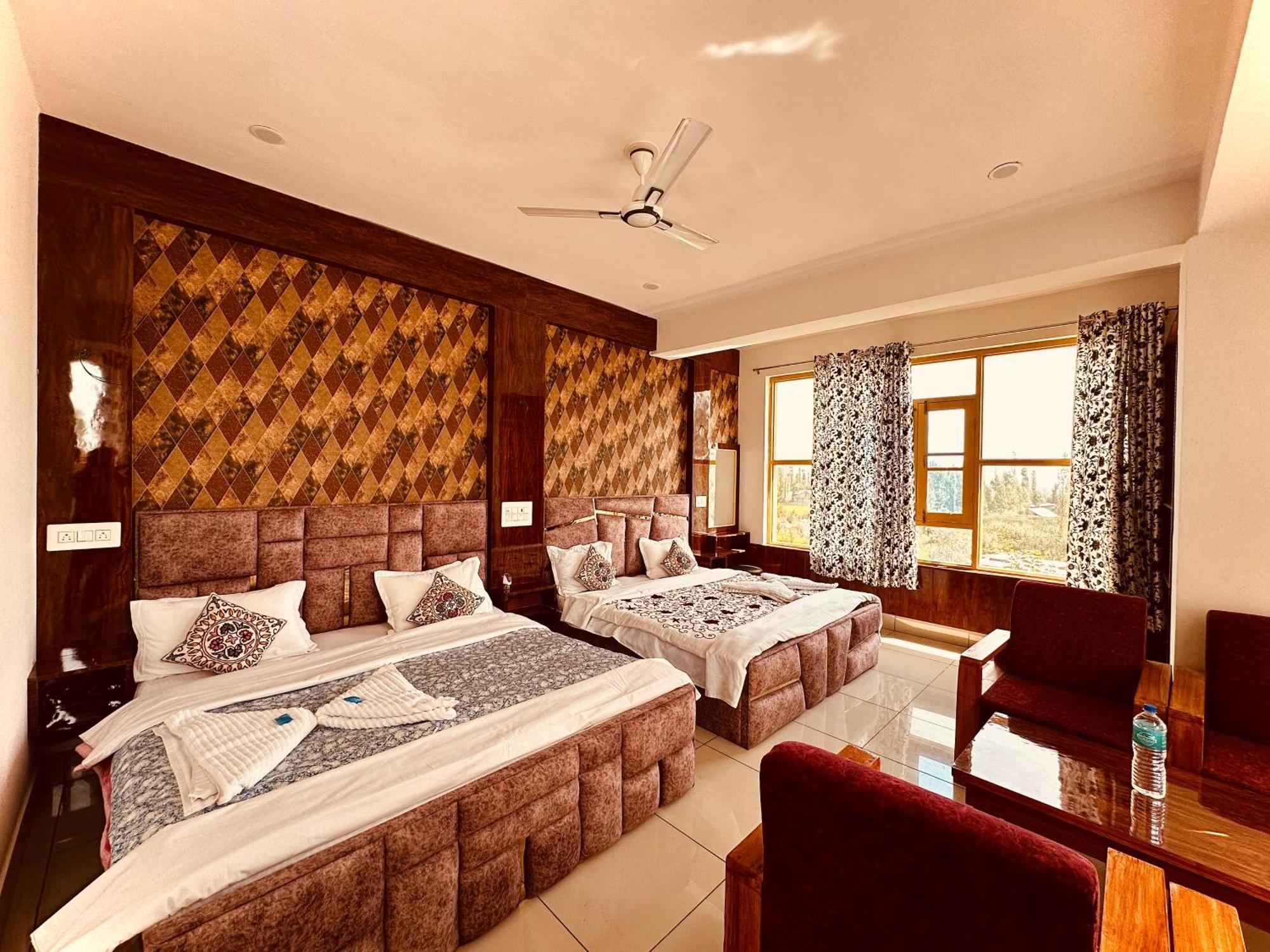 Hotel Gulmarg Residency, Kunzer Гульмарг Екстер'єр фото